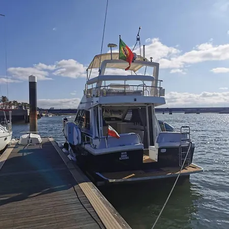 Bateau-hôtel The Sailor Charter *