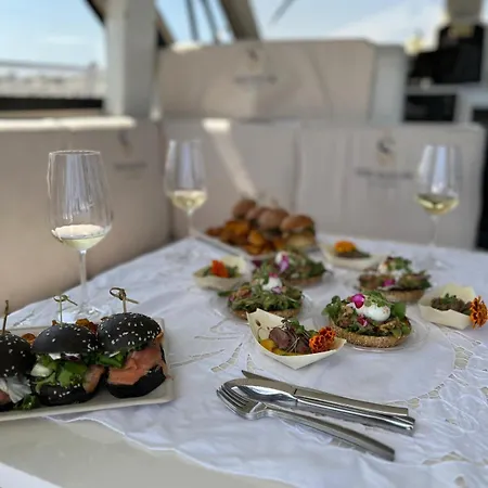 Bateau-hôtel The Sailor Charter